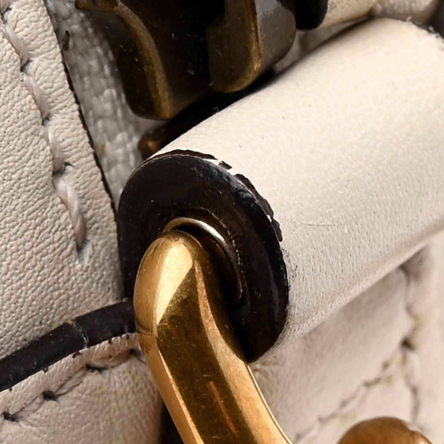 Calfskin Matelasse Medium GG Marmont Chain Shoulder Bag Mystic White