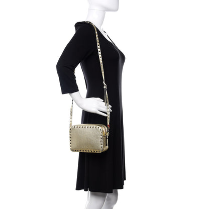 Valentino Garavani Metallic Pebbled Calfskin Rockstud Camera Crossbody Bag Platino 2 of 9