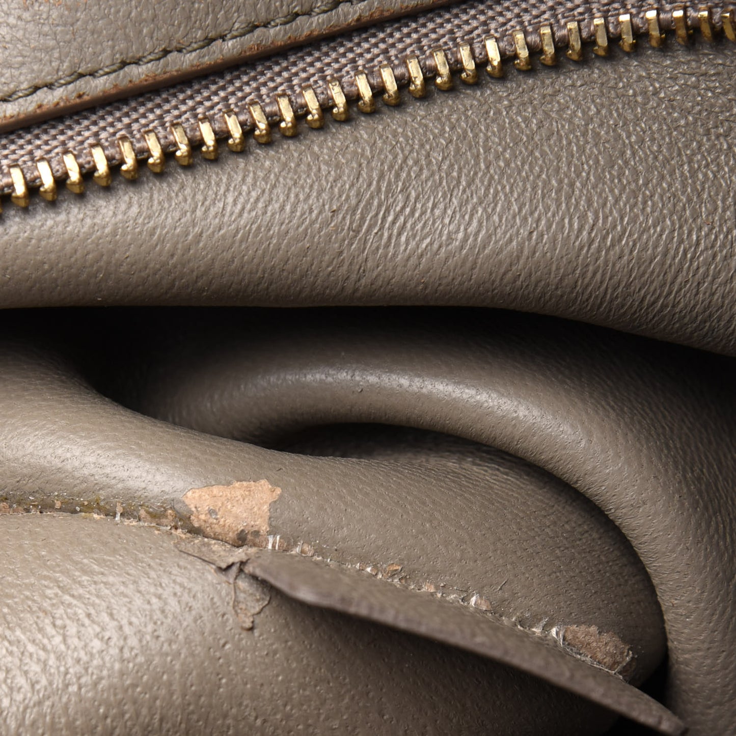 Crocodile Embossed Nubuck Small Belt Cabas Phantom Beige