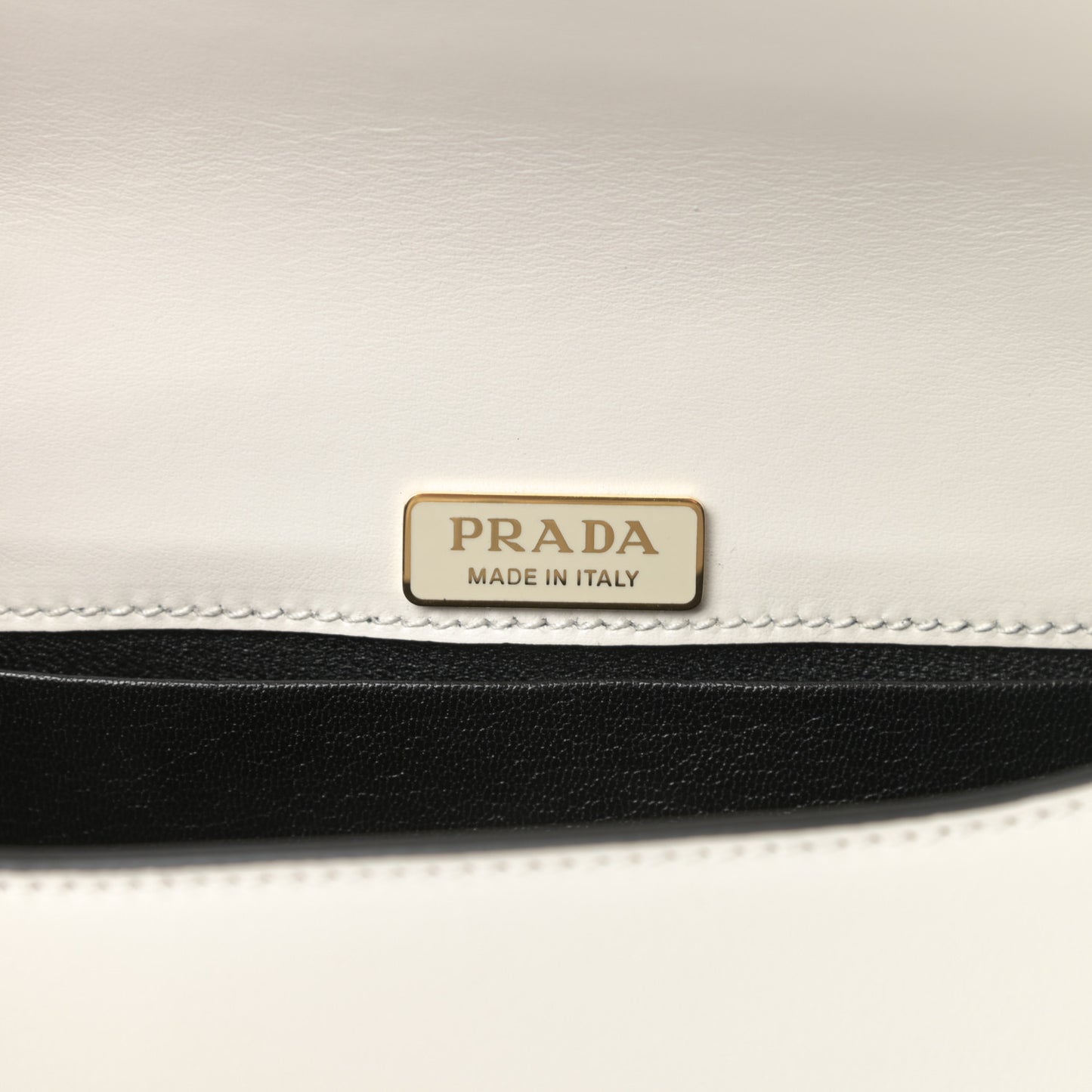 City Calf Saffiano Cahier Bag Talco Black