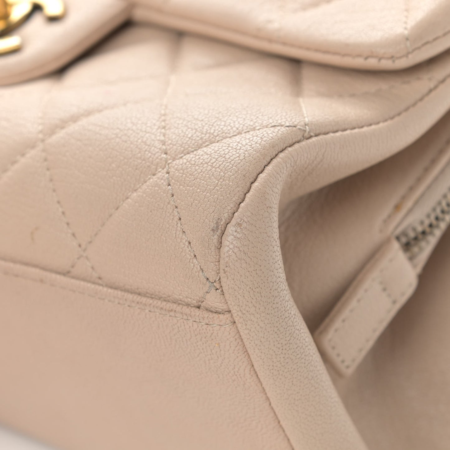 Shiny Sheepskin Quilted Small Trapezio Flap Beige