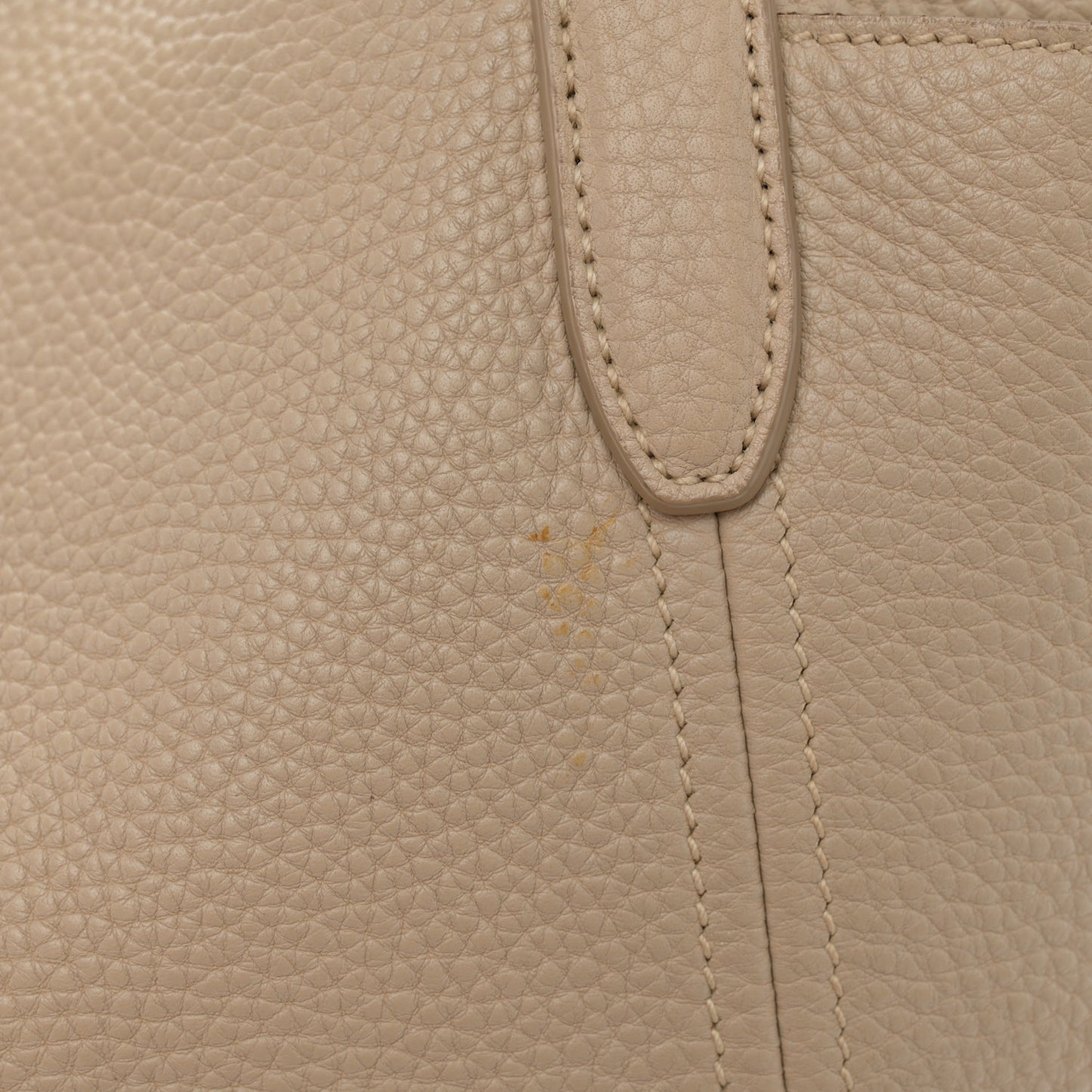 Vitello Daino Shoulder Bag Sabbia