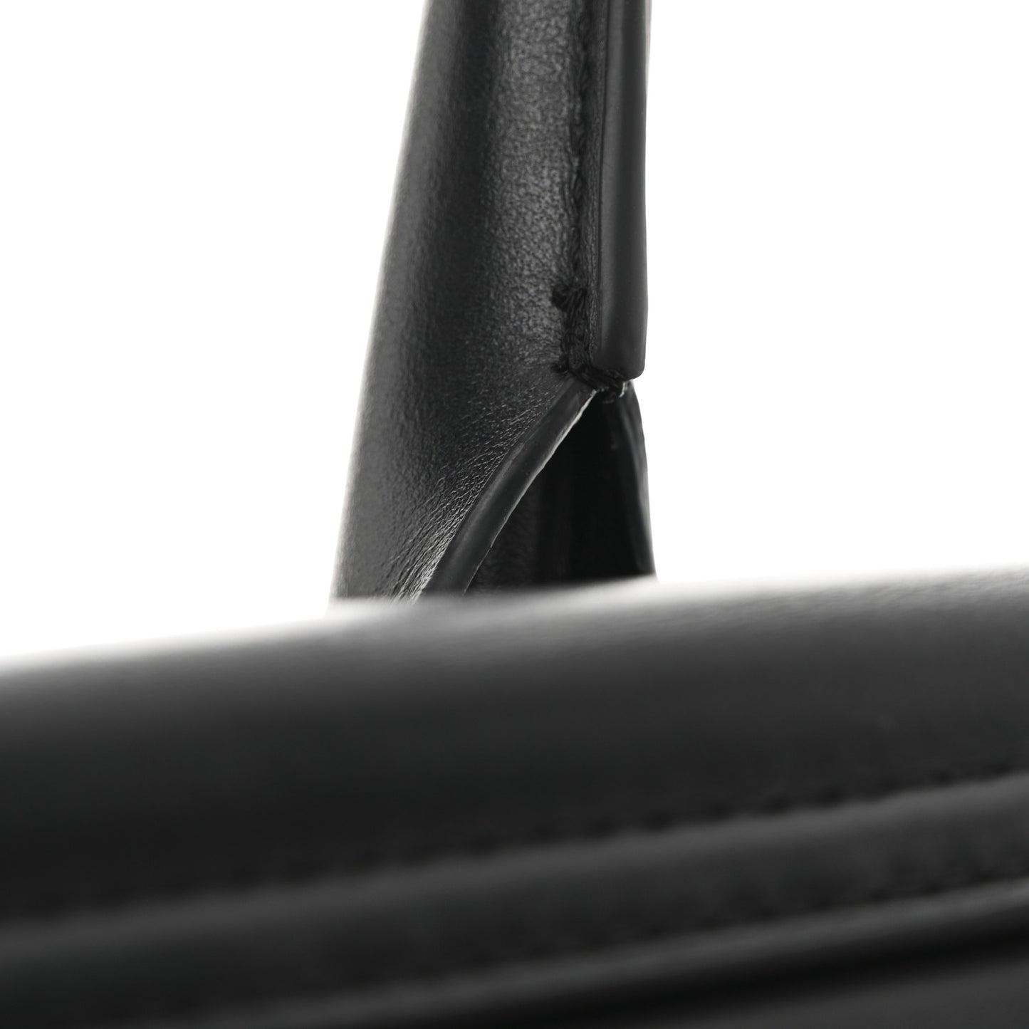 Smooth Calfskin Le Chiquito Moyen Black