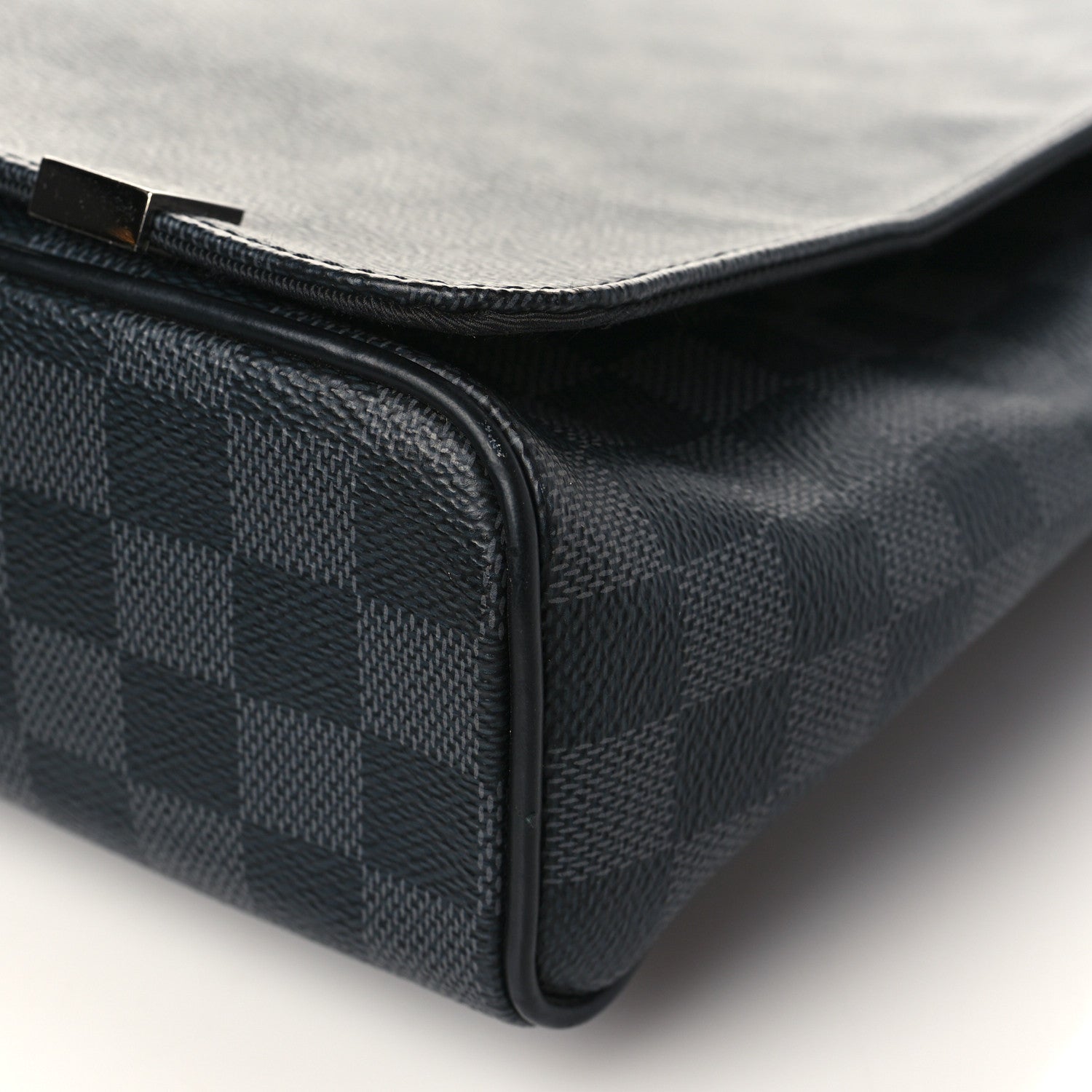 Louis Vuitton Damier Graphite District MM 8 of 8