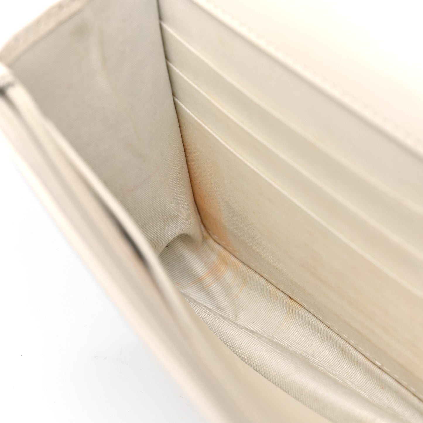 Aged Calfskin Chevron Wallet On Chain WOC White