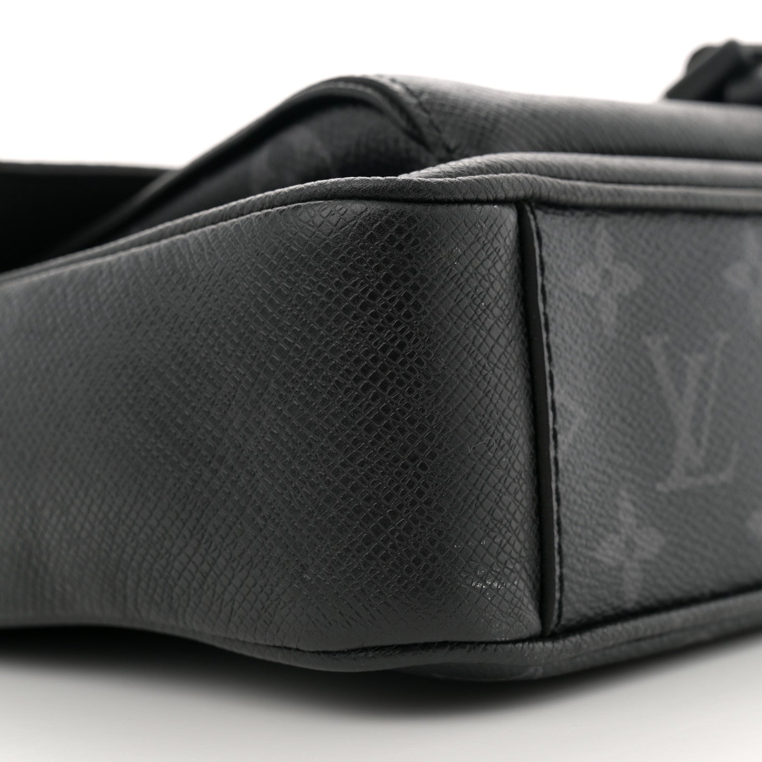 Louis Vuitton Taigarama Messengerama Black 8 of 9
