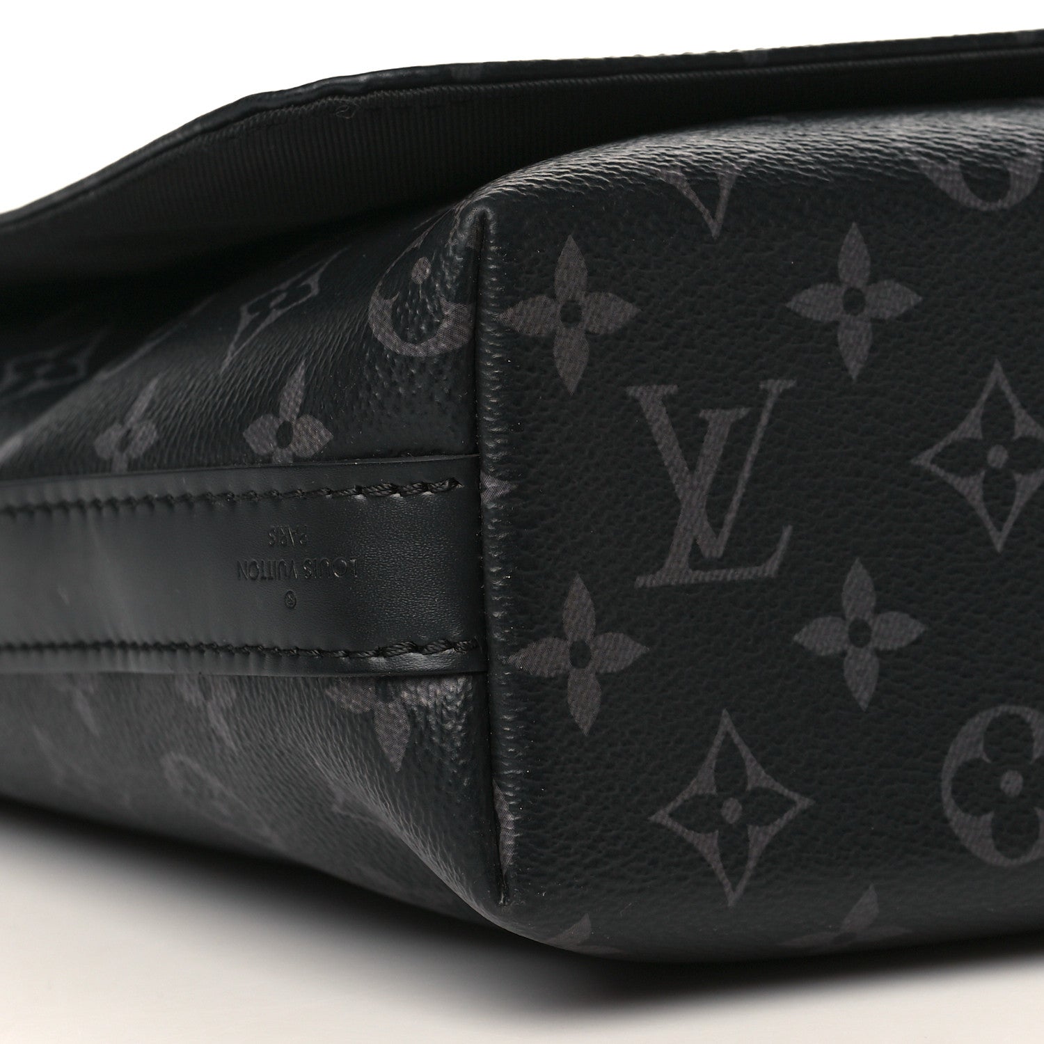 Louis Vuitton Monogram Eclipse District MM 7 of 11
