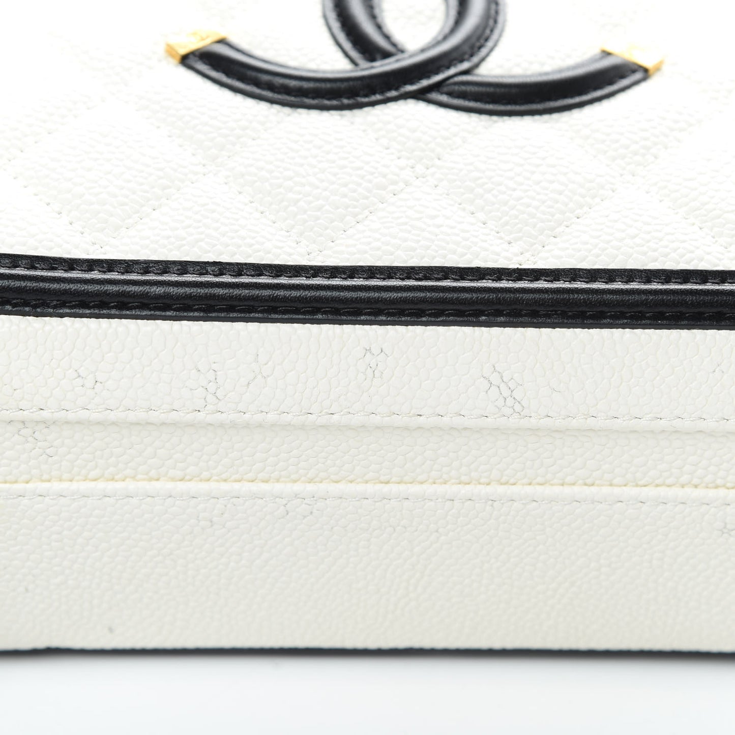 Caviar Quilted Medium CC Filigree Vanity Case White Black