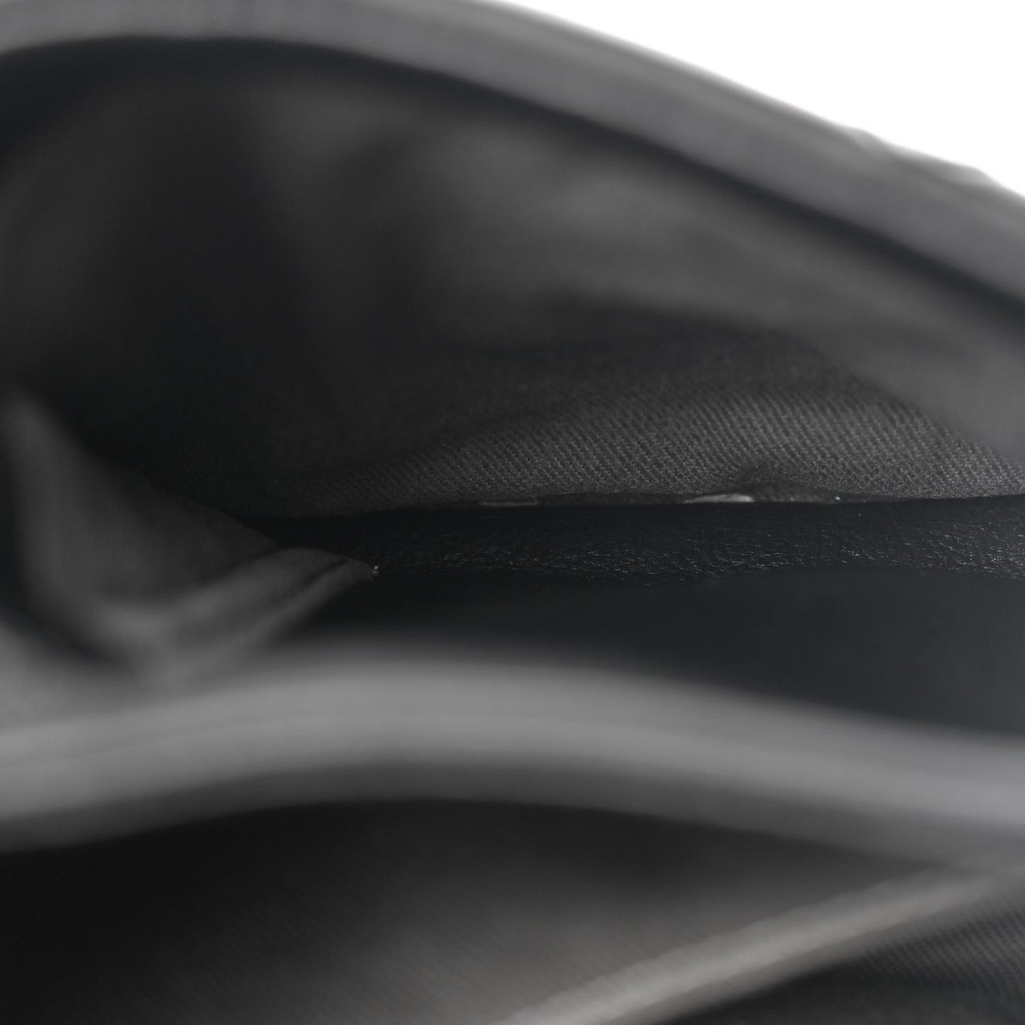 Calfskin Medium Natural Beauty Flap Black