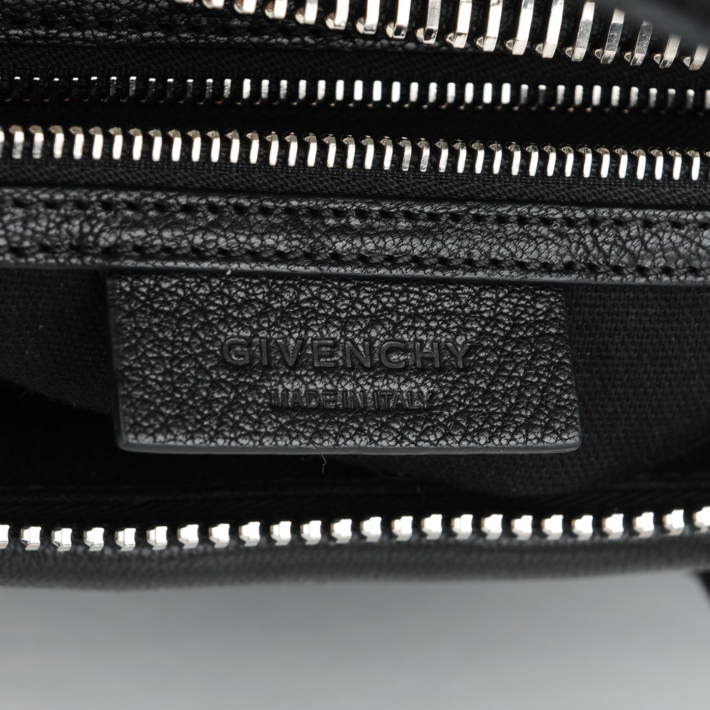 Sugar Goatskin Medium Antigona Black