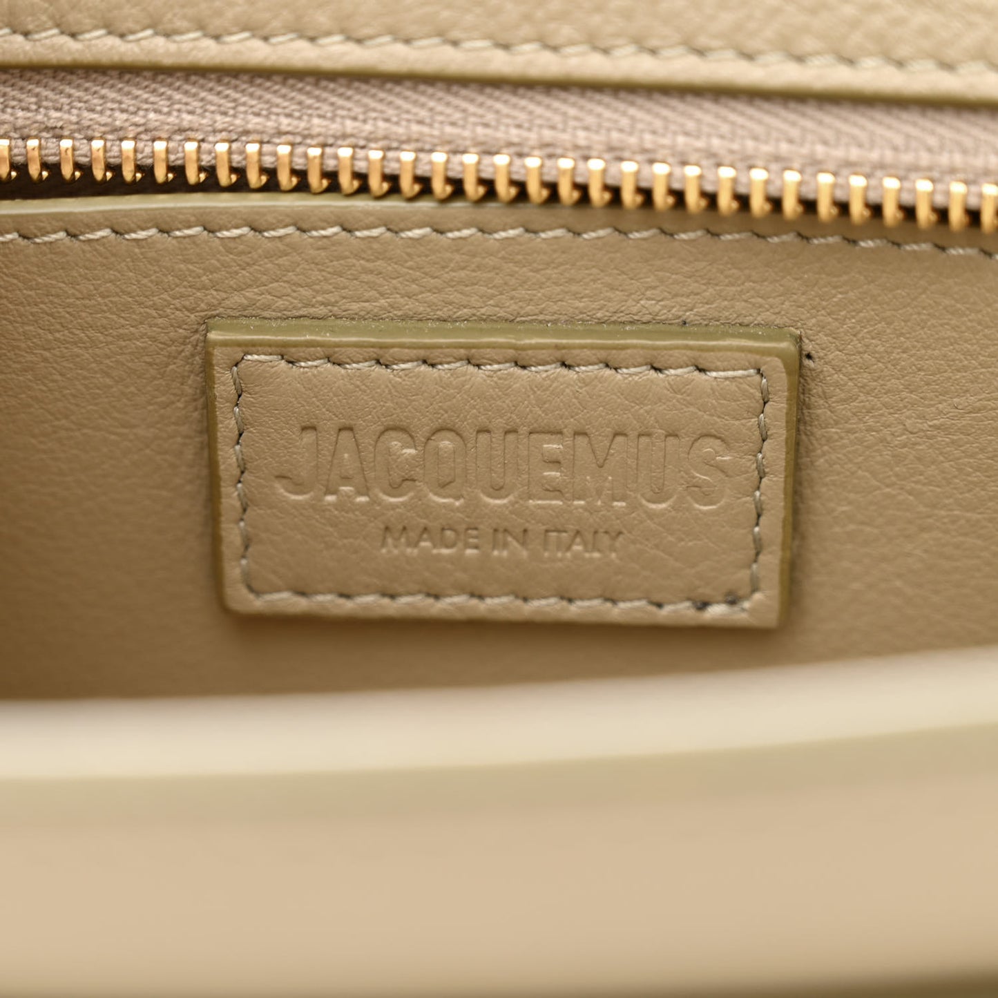 Smooth Calfskin Le Sac Ciuciu Khaki