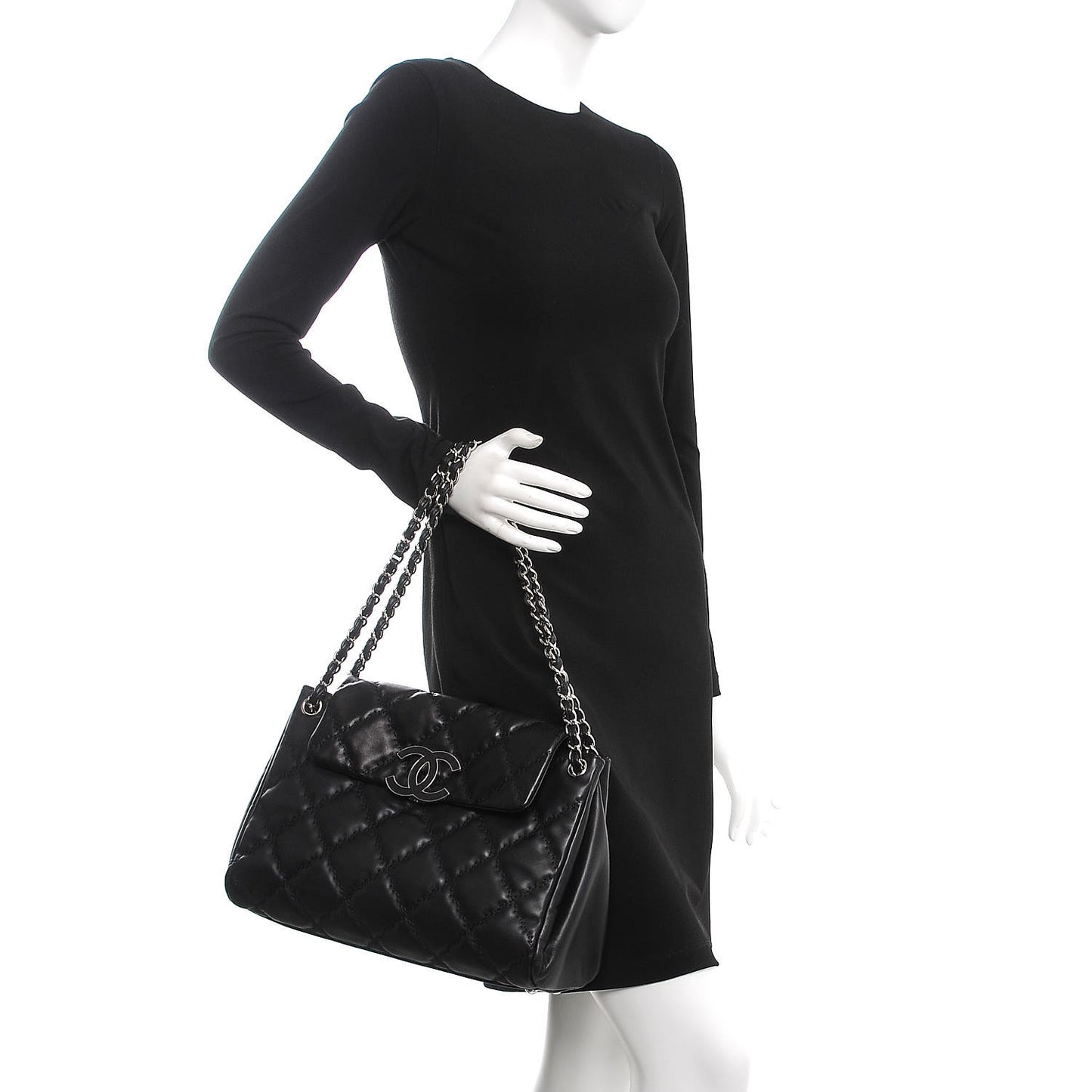 Calfskin Double Stitch Large Hamptons Flap Bag Black