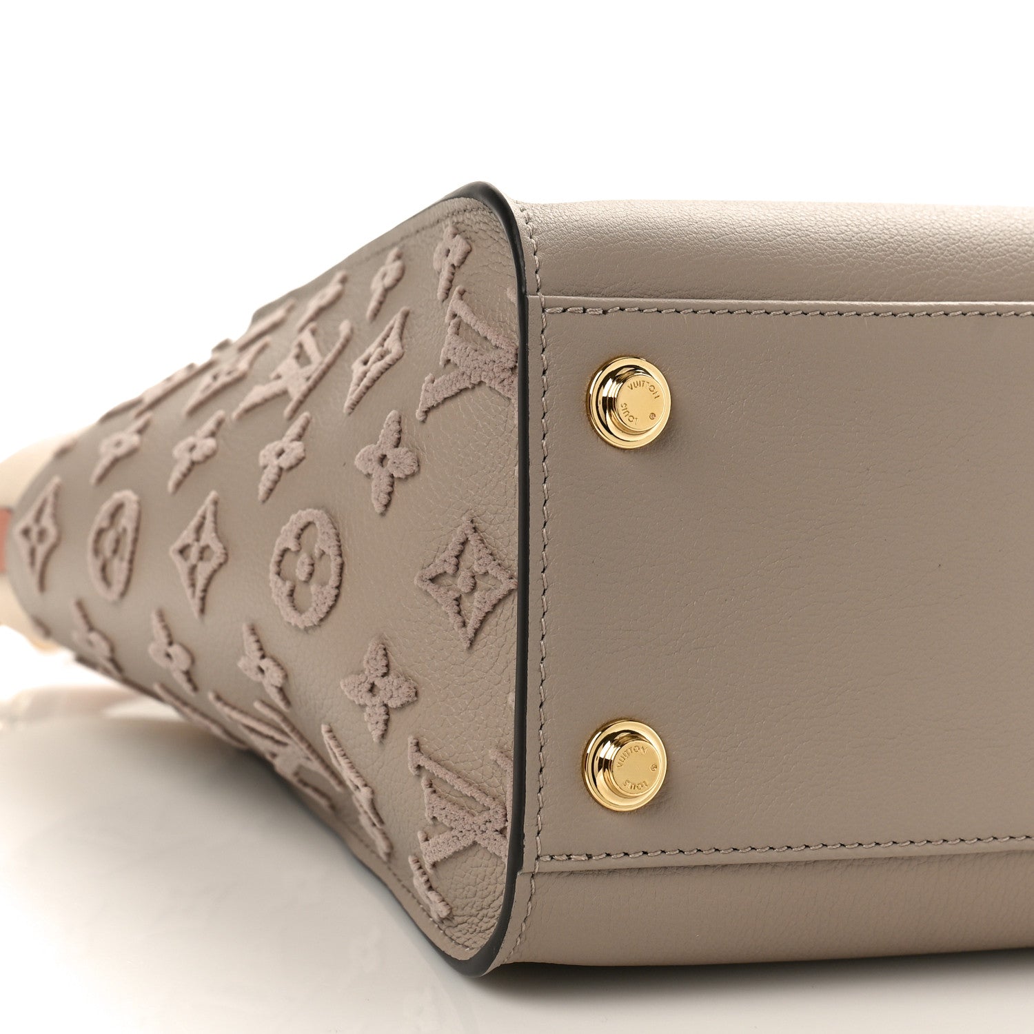 Louis Vuitton Calfskin Monogram Tufting On My Side Galet 7 of 8