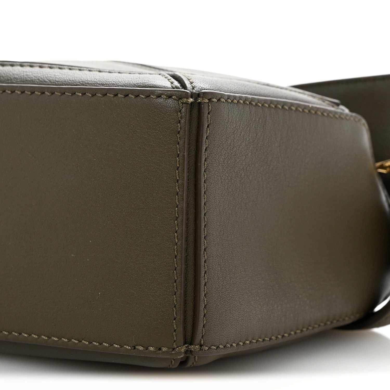 LOEWE レザーケース グリーンブラウン Loewe Calfskin Mini Puzzle Bag Khaki Green 1889826 – FASHIONPHILE