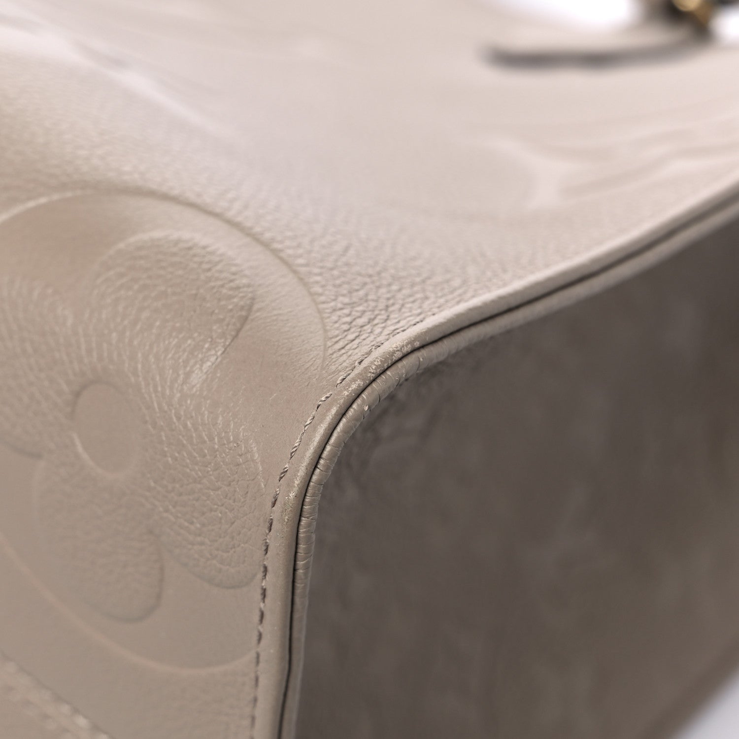 Louis Vuitton Empreinte Monogram Giant Onthego MM Tourterelle 8 of 8