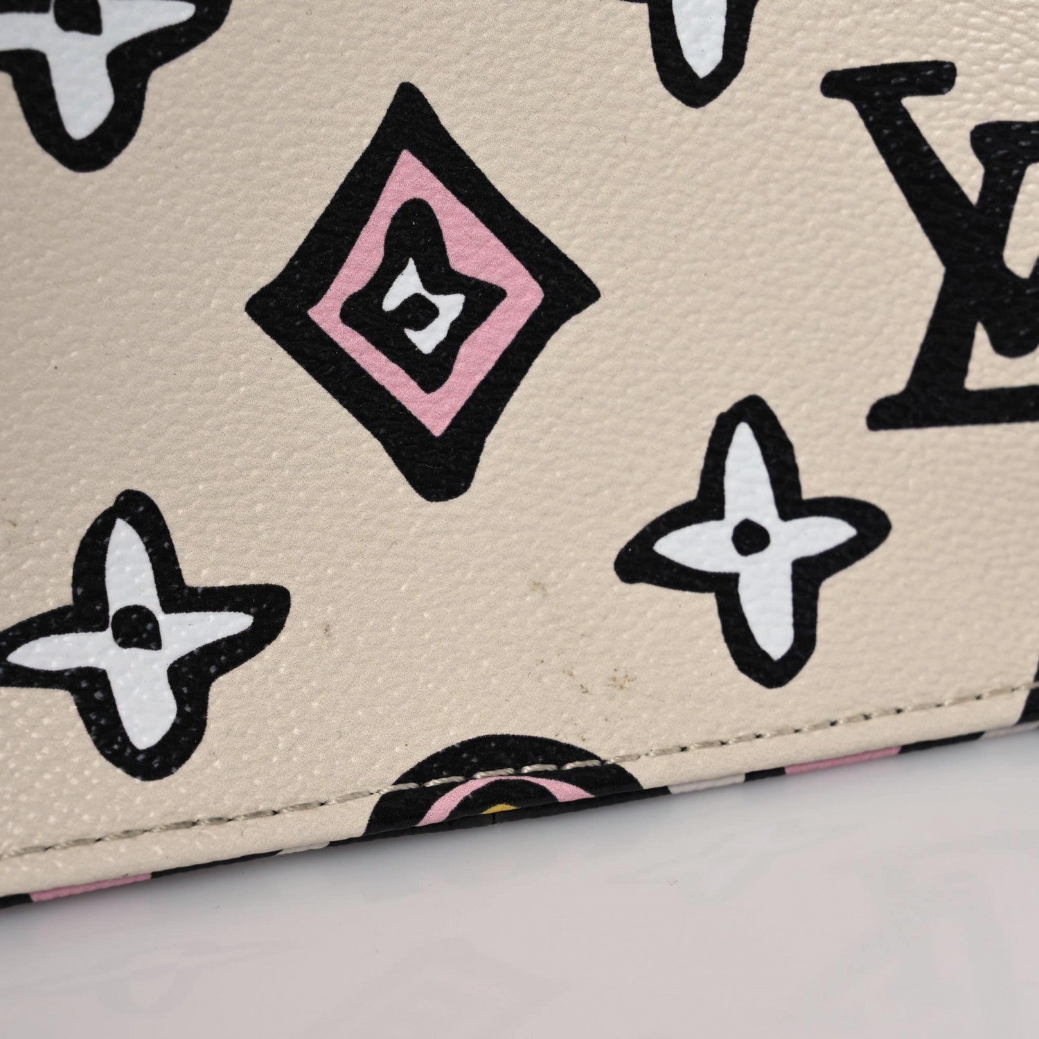 Louis Vuitton Monogram Giant Wild At Heart Onthego GM Black 14 of 17