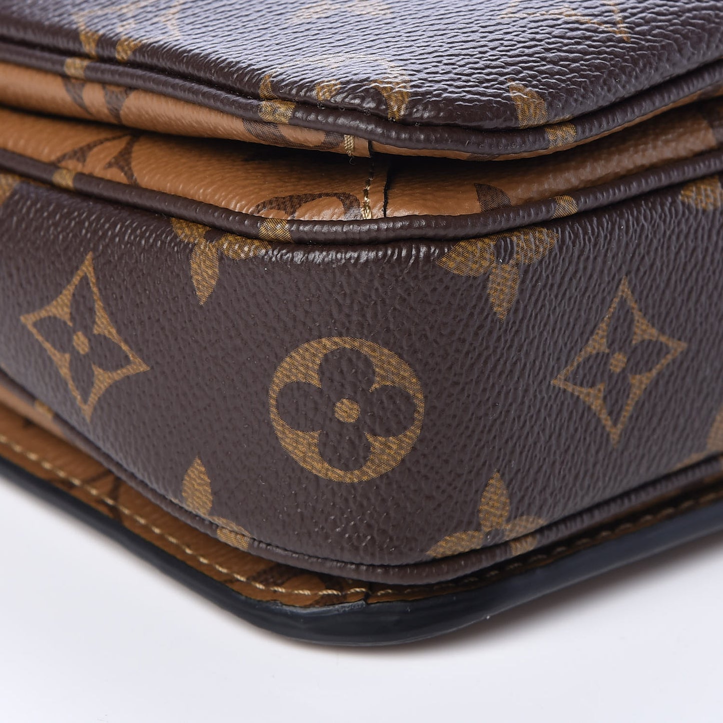 Reverse Monogram Pochette Metis