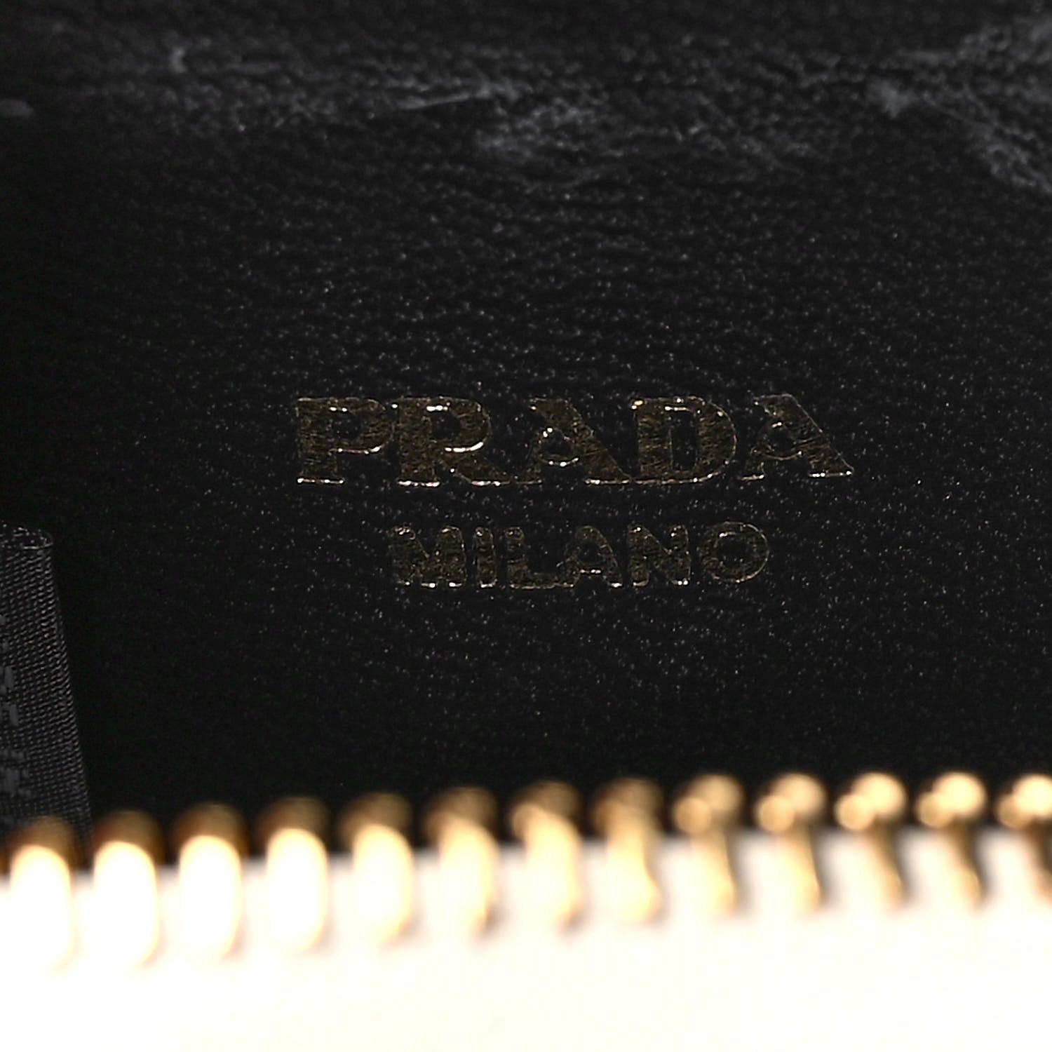 Prada Saffiano Re-Edition 2005 Shoulder Bag White 10 of 19