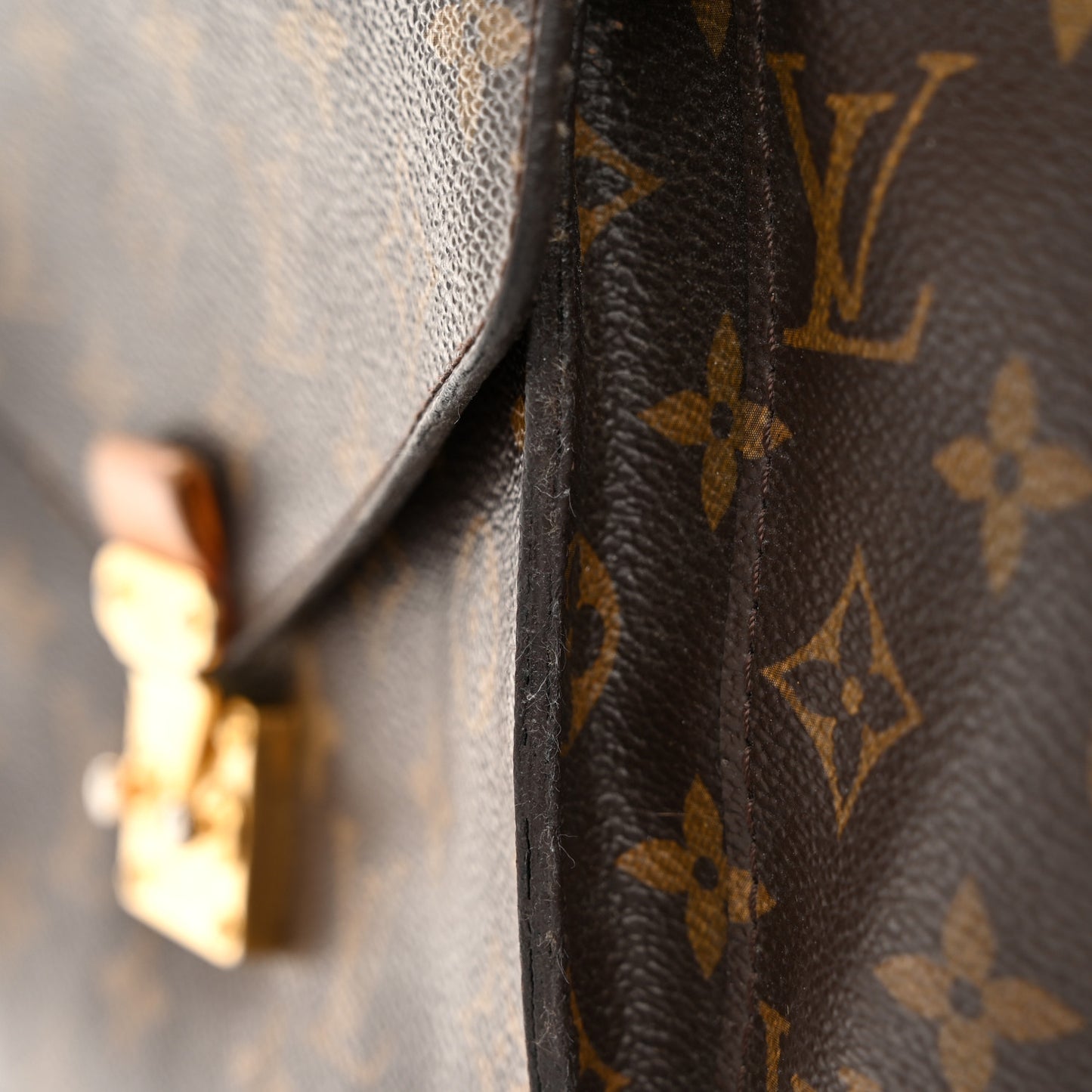 Monogram Metis