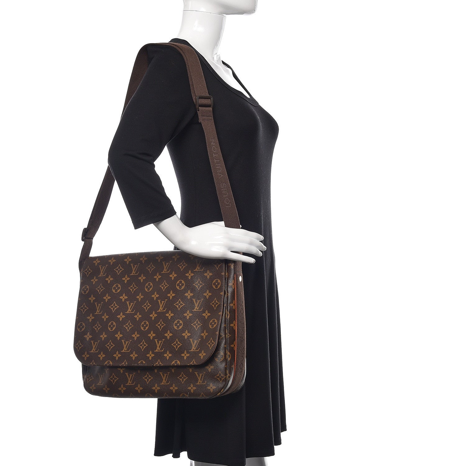 Louis Vuitton Monogram Beaubourg MM Messenger Bag 2 of 9
