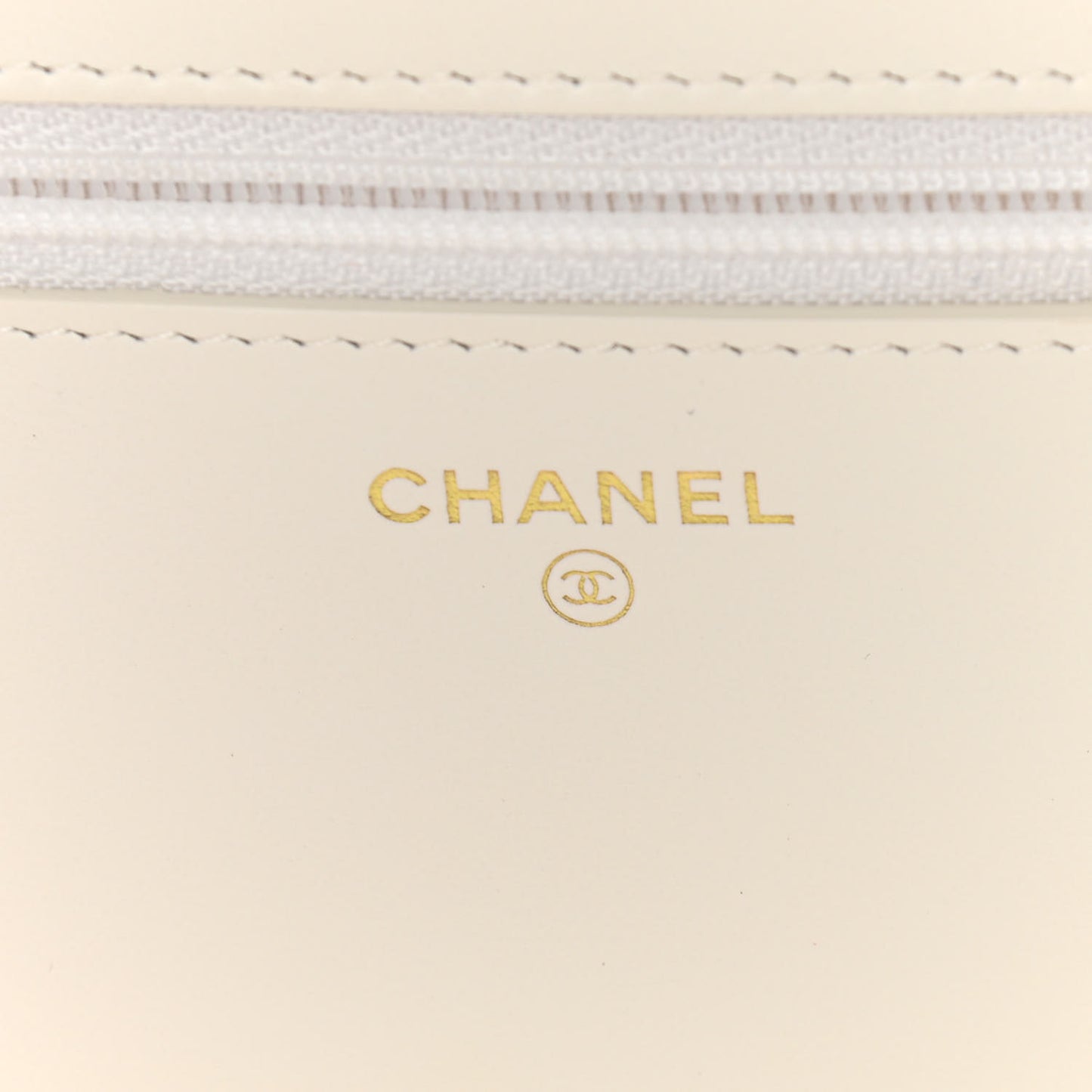 Caviar Quilted Boy Wallet On Chain WOC White