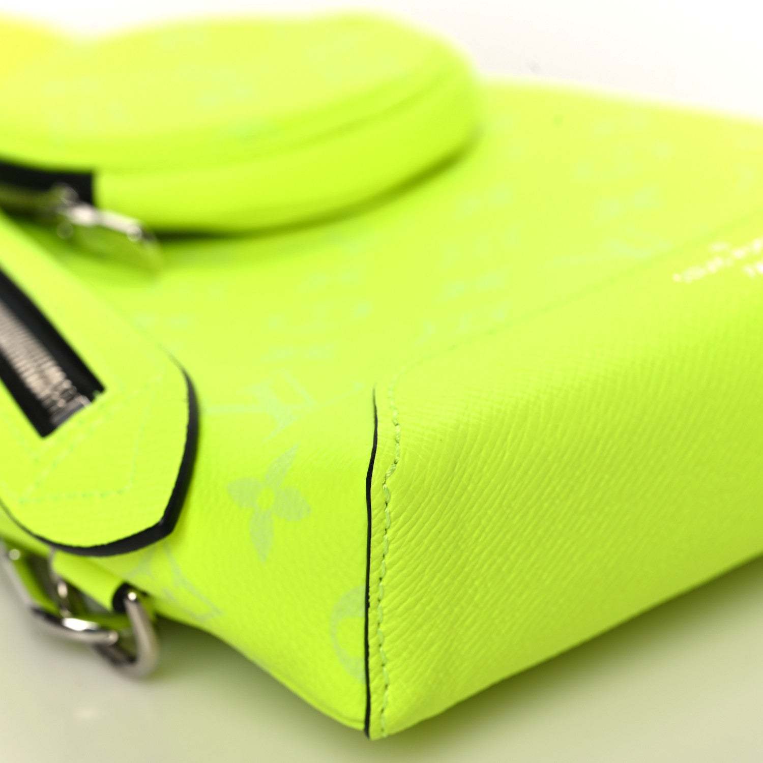 Louis Vuitton Taigarama Duo Slingbag Yellow 7 of 8