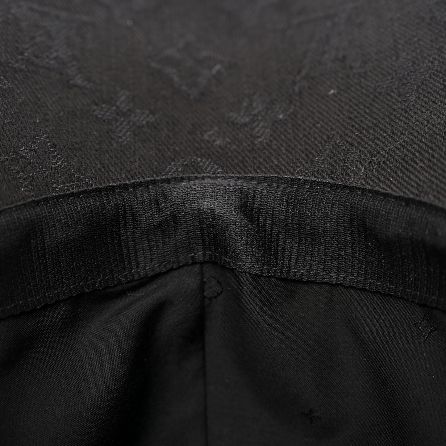 Monogram Essential Cap M Black