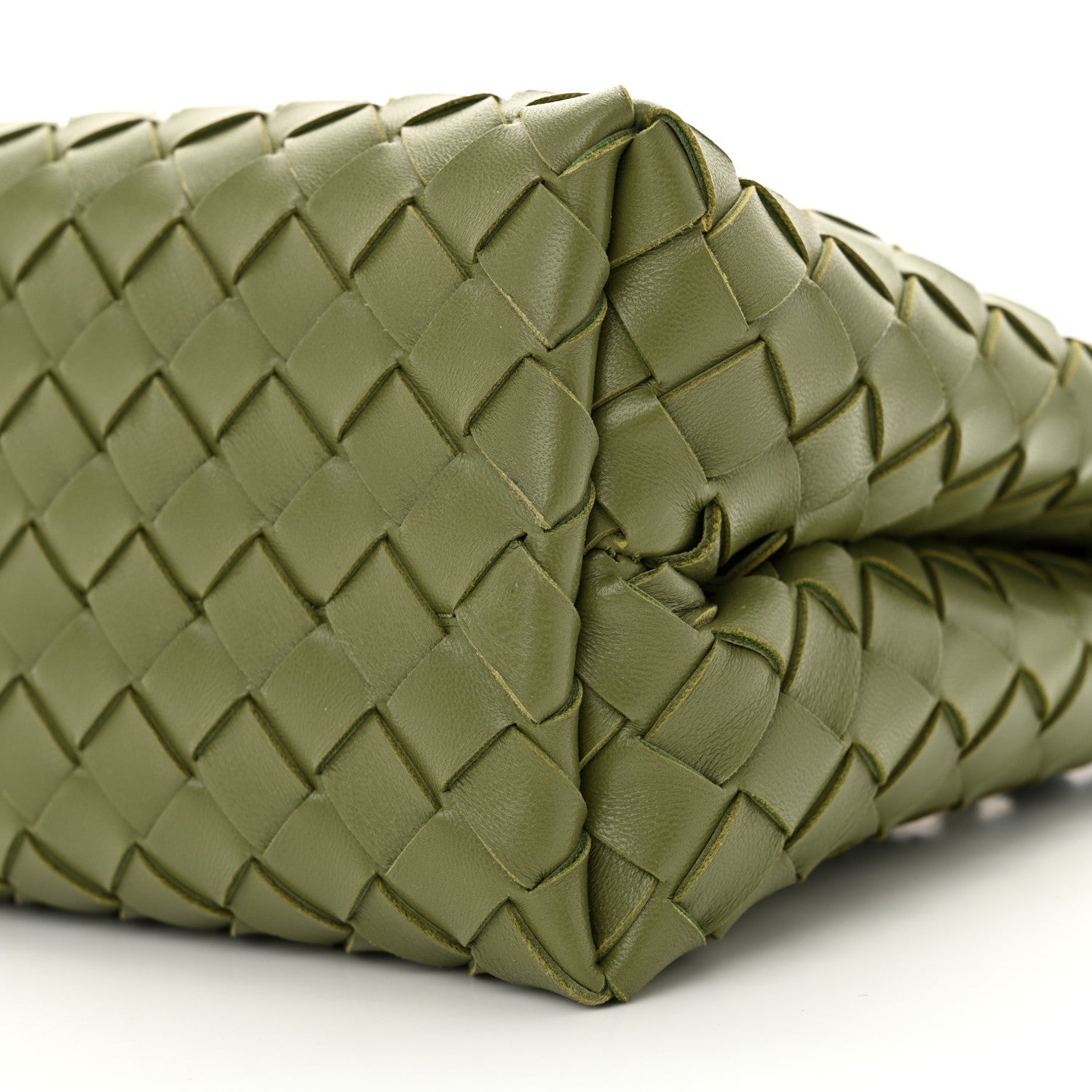 BOTTEGA VENETA カーキレザー ボディバッグ BOTTEGA VENETA（ボッテガ・ヴェネタ） 新品同様 ボッテガ ヴェネタ