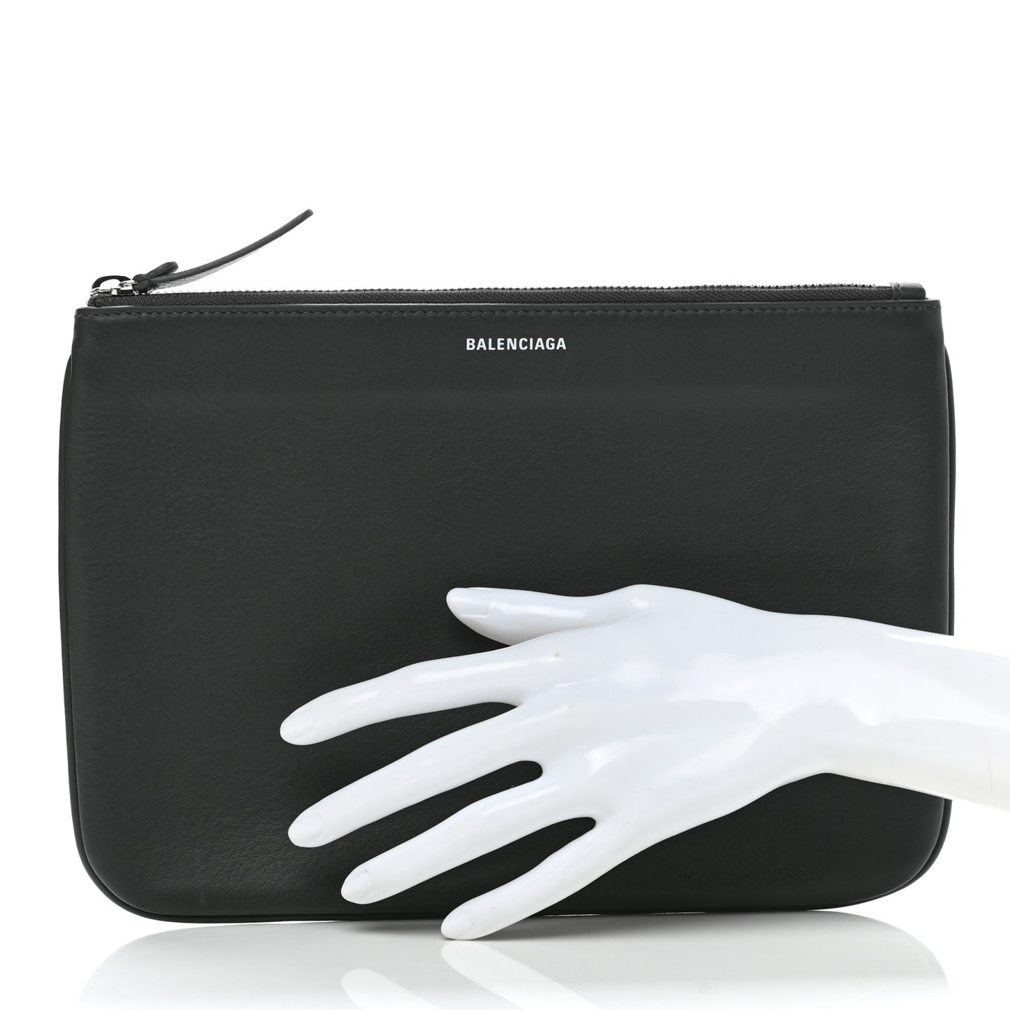 Calfskin Logo Zip Pouch Gris Fossile