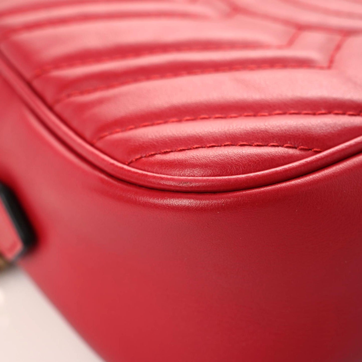 Calfskin Matelasse Small GG Marmont Chain Shoulder Bag Hibiscus Red