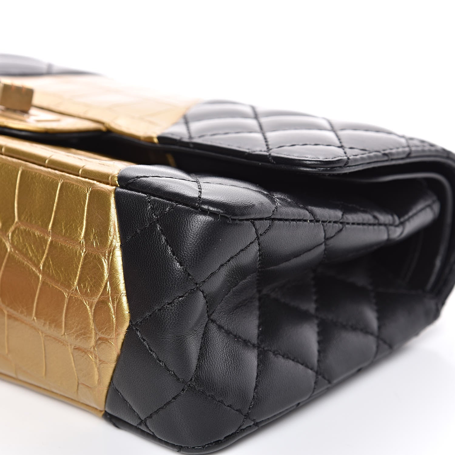 Chanel Lambskin Metallic Calfskin Crocodile Embossed 2.55 Cocodile Reissue 225 Flap Black Gold 10 of 11