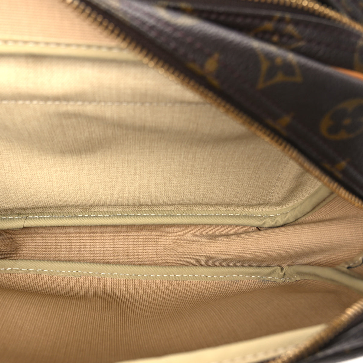 Louis Vuitton Monogram Reporter PM 6 of 11