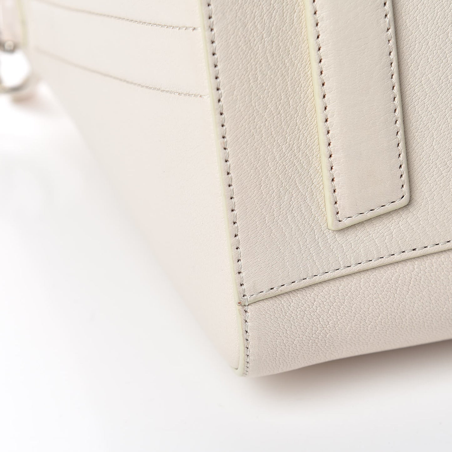 Sugar Goatskin Medium Antigona Ivory
