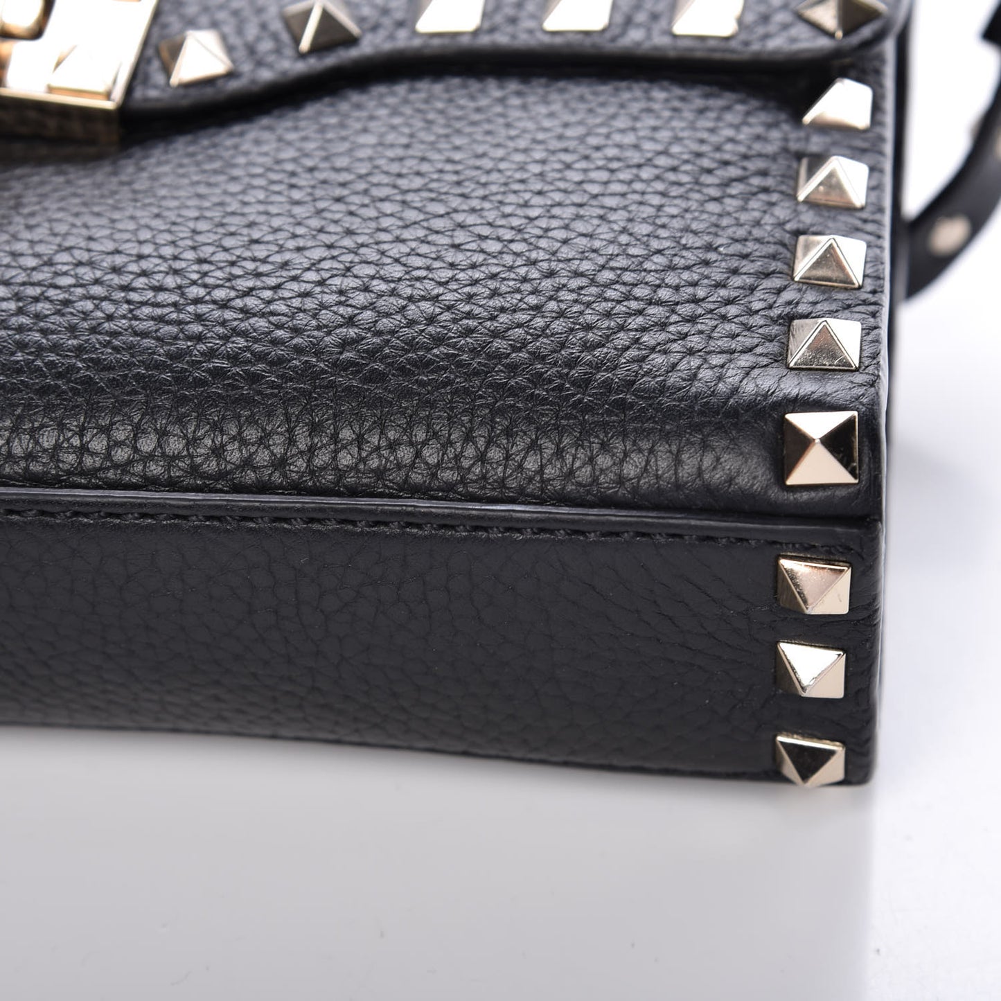 Pebbled Calfskin Medium Rockstud Flip Lock Crossbody Bag Black
