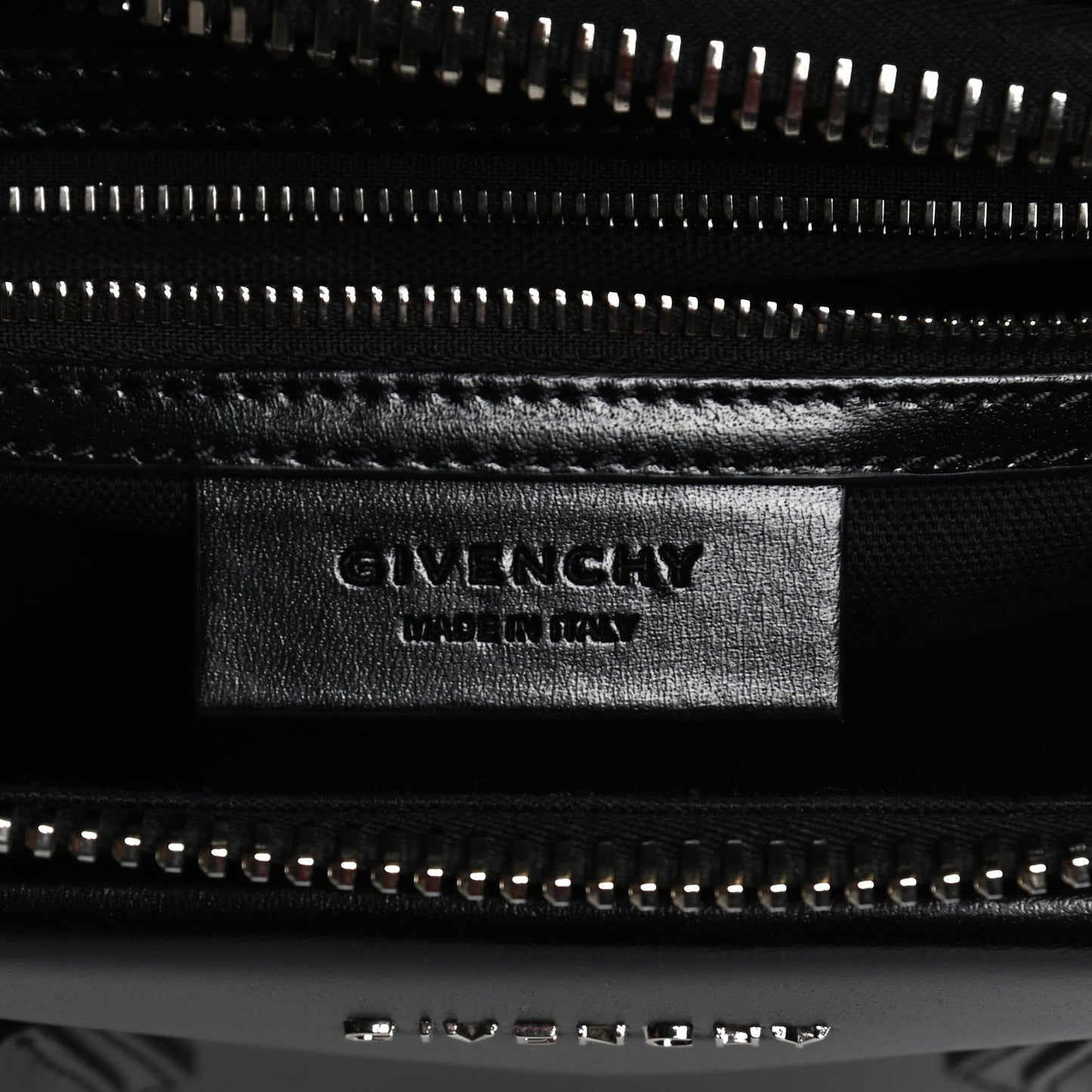 Shiny Lord Calfskin Medium Antigona Black