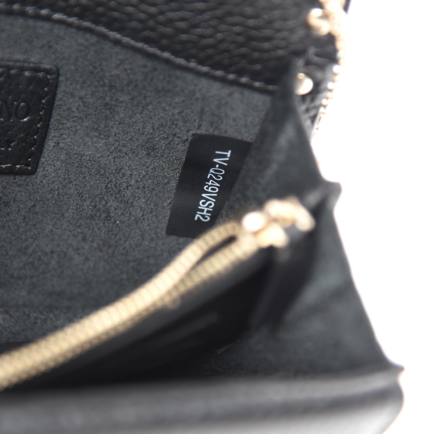 Pebbled Calfskin Rockstud Wallet on Chain Black