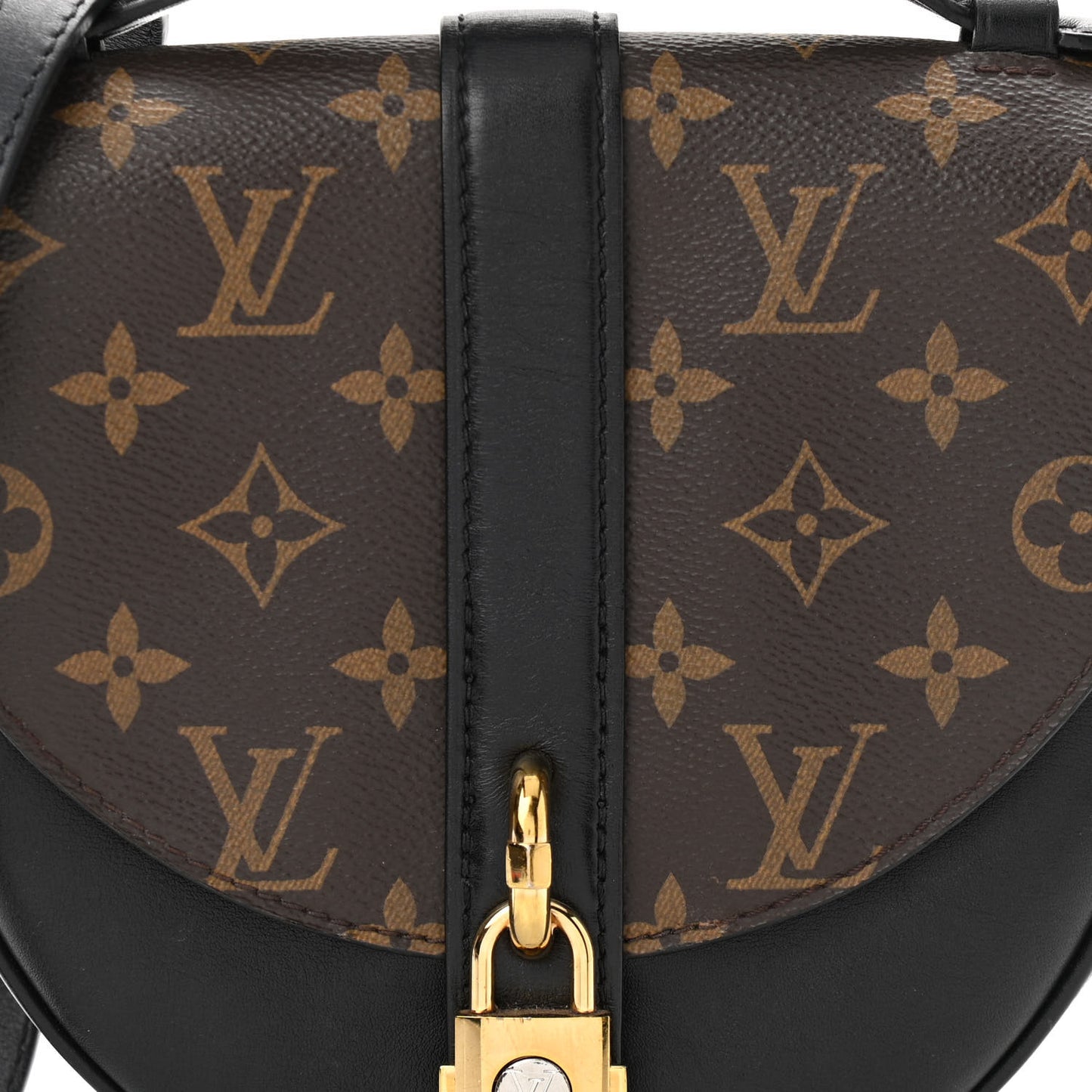 Reverse Monogram Chantilly Lock Black