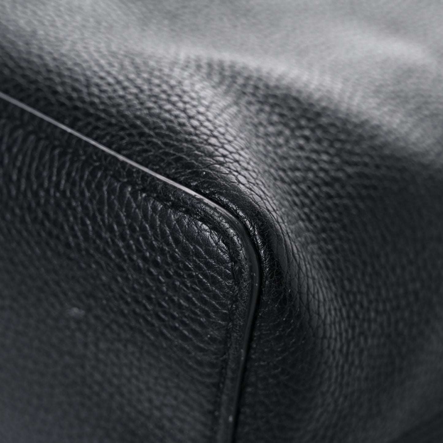 Pebbled Calfskin Large Soho Hobo Black