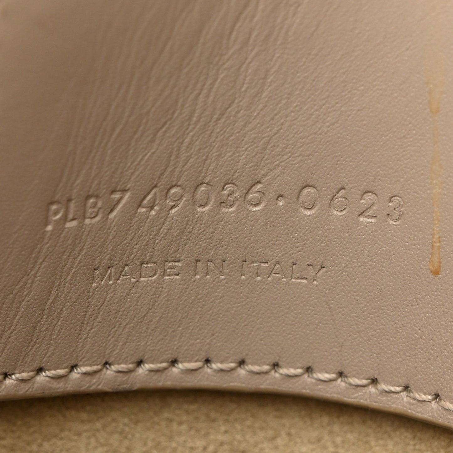 Shiny Calfskin Le 37 Small Bucket Bag Sea Salt