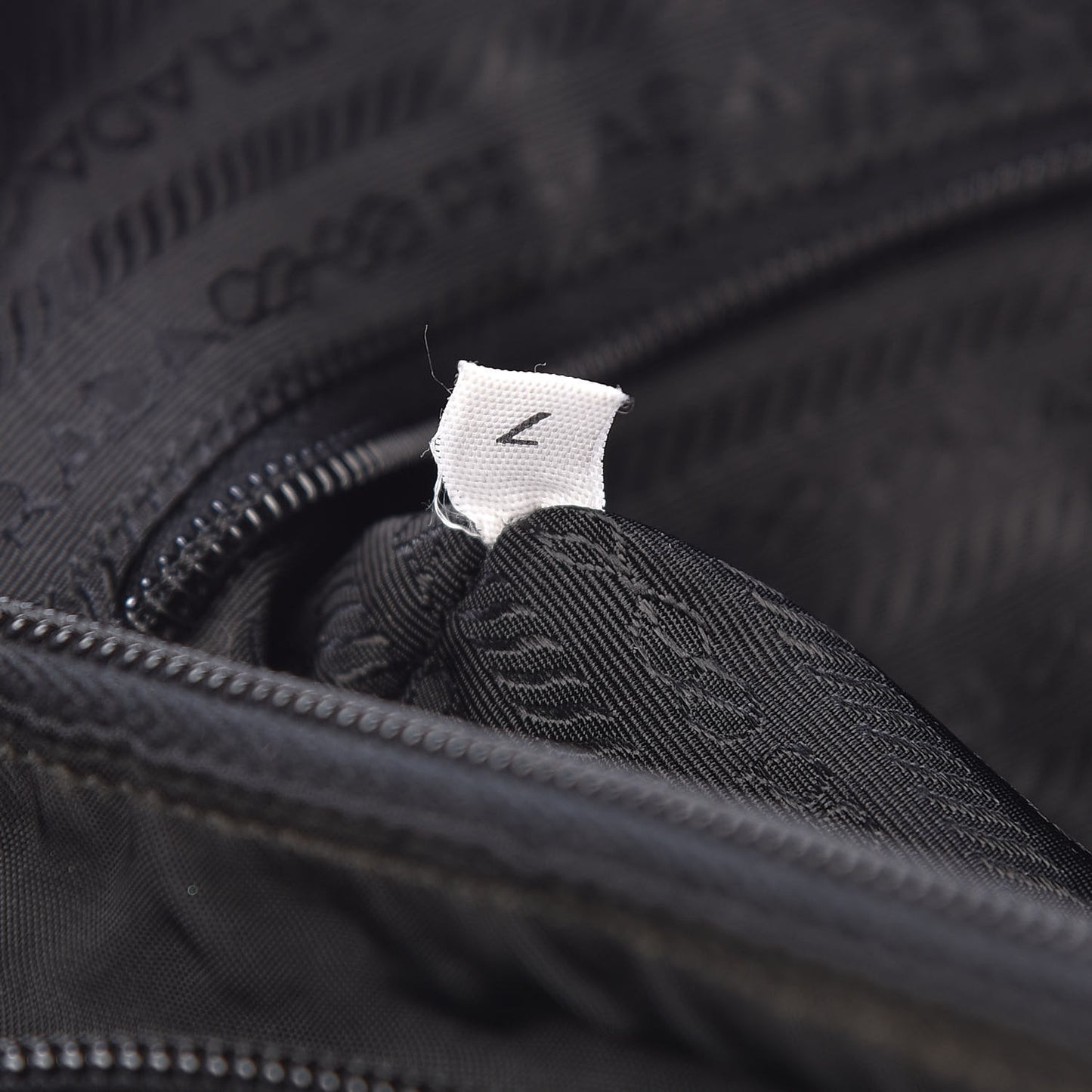 Tessuto Nylon Messenger Bag Black