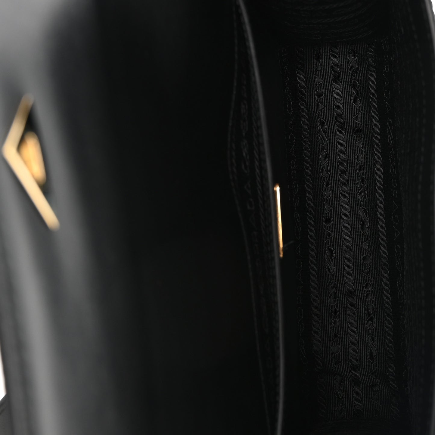 Saffiano Cuir Triangle Embleme Flap Shoulder Bag Black