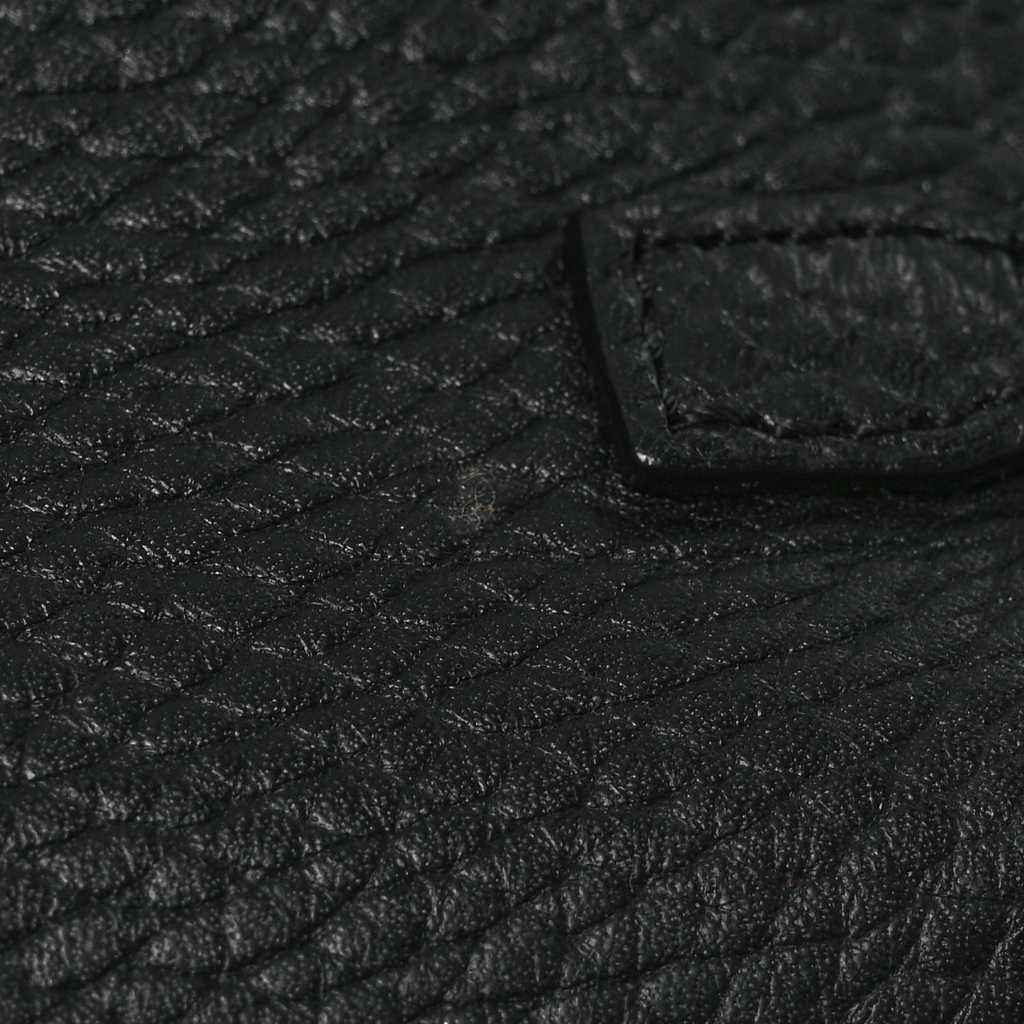 Pebbled Calfskin Rockstud Wallet On Chain Black