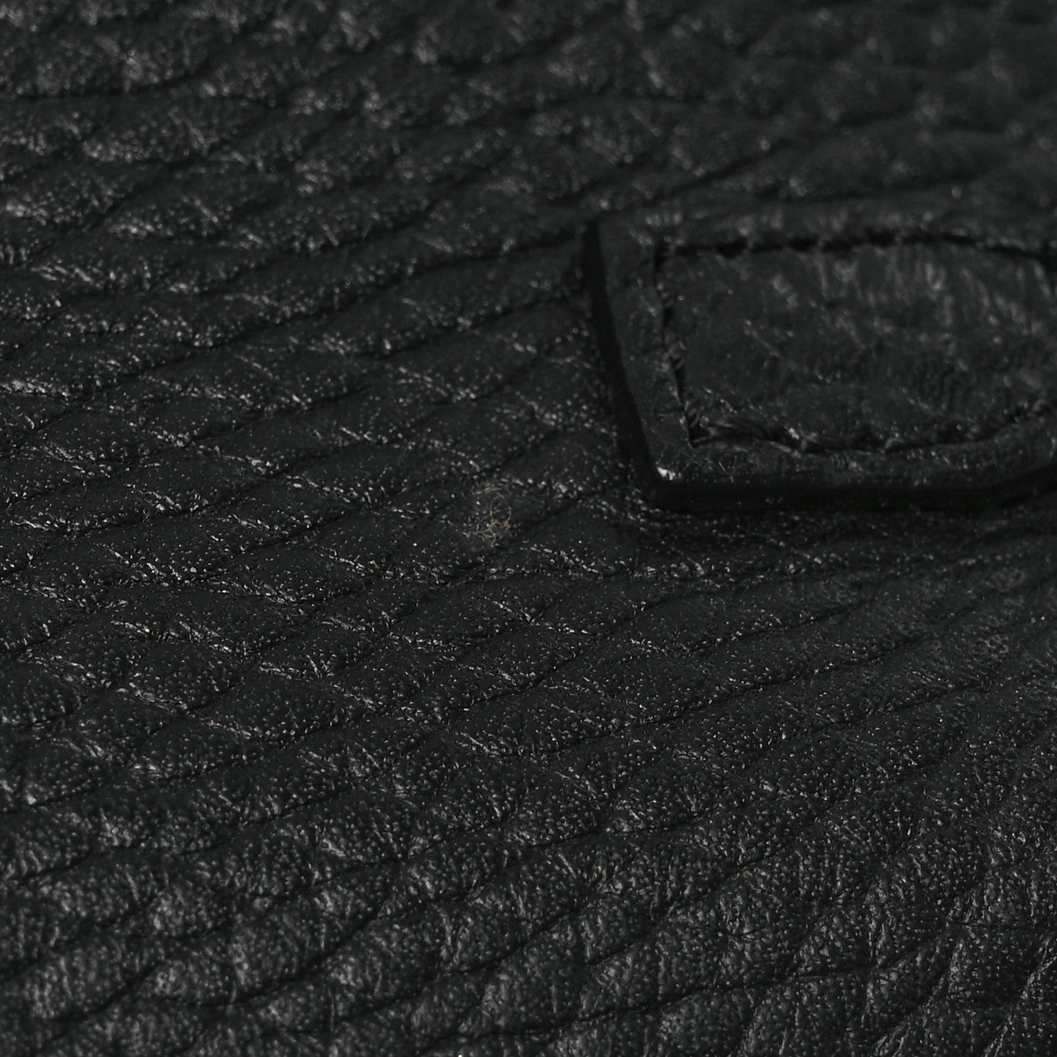 Valentino Garavani Pebbled Calfskin Rockstud Wallet On Chain Black 11 of 20