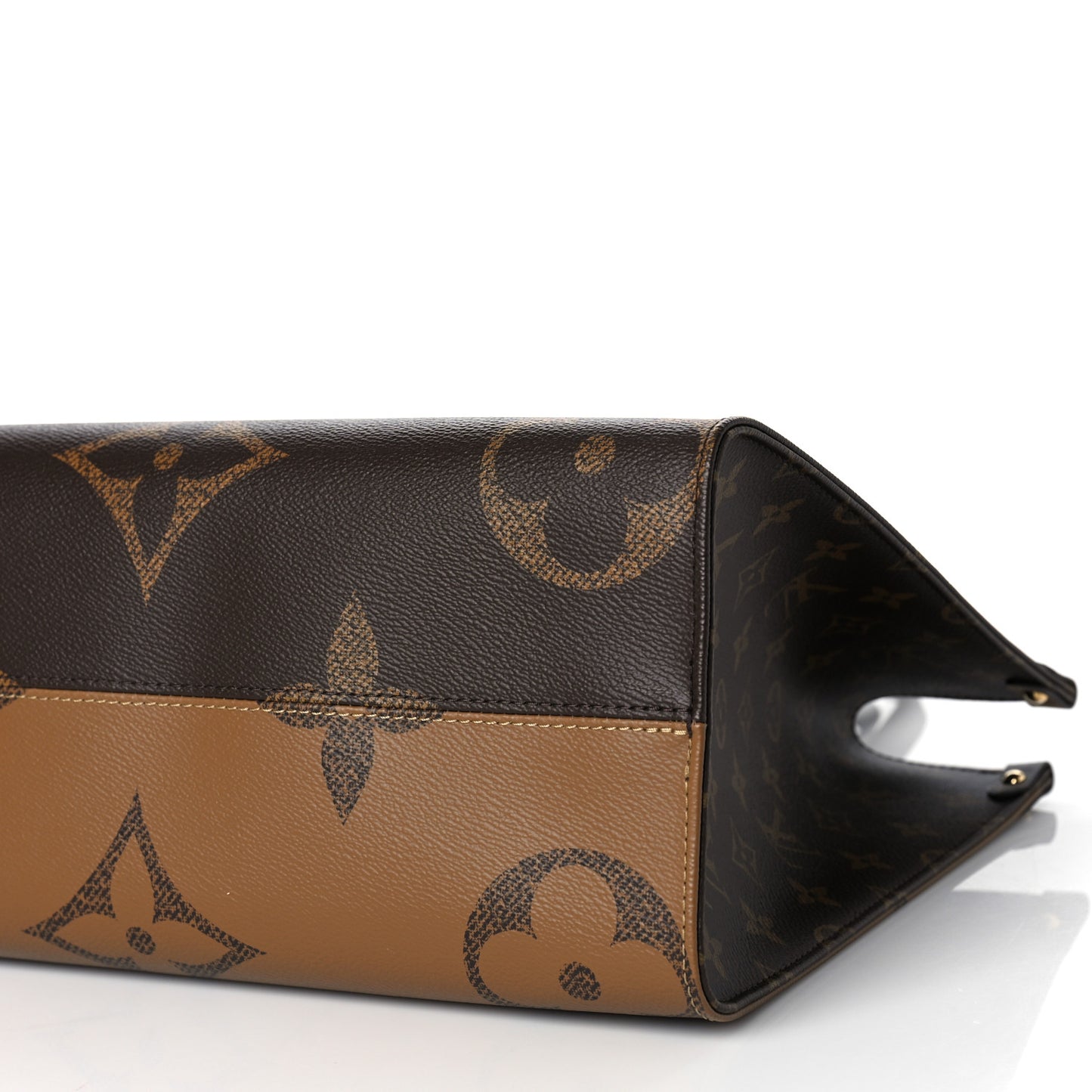 Reverse Monogram Giant Onthego MM