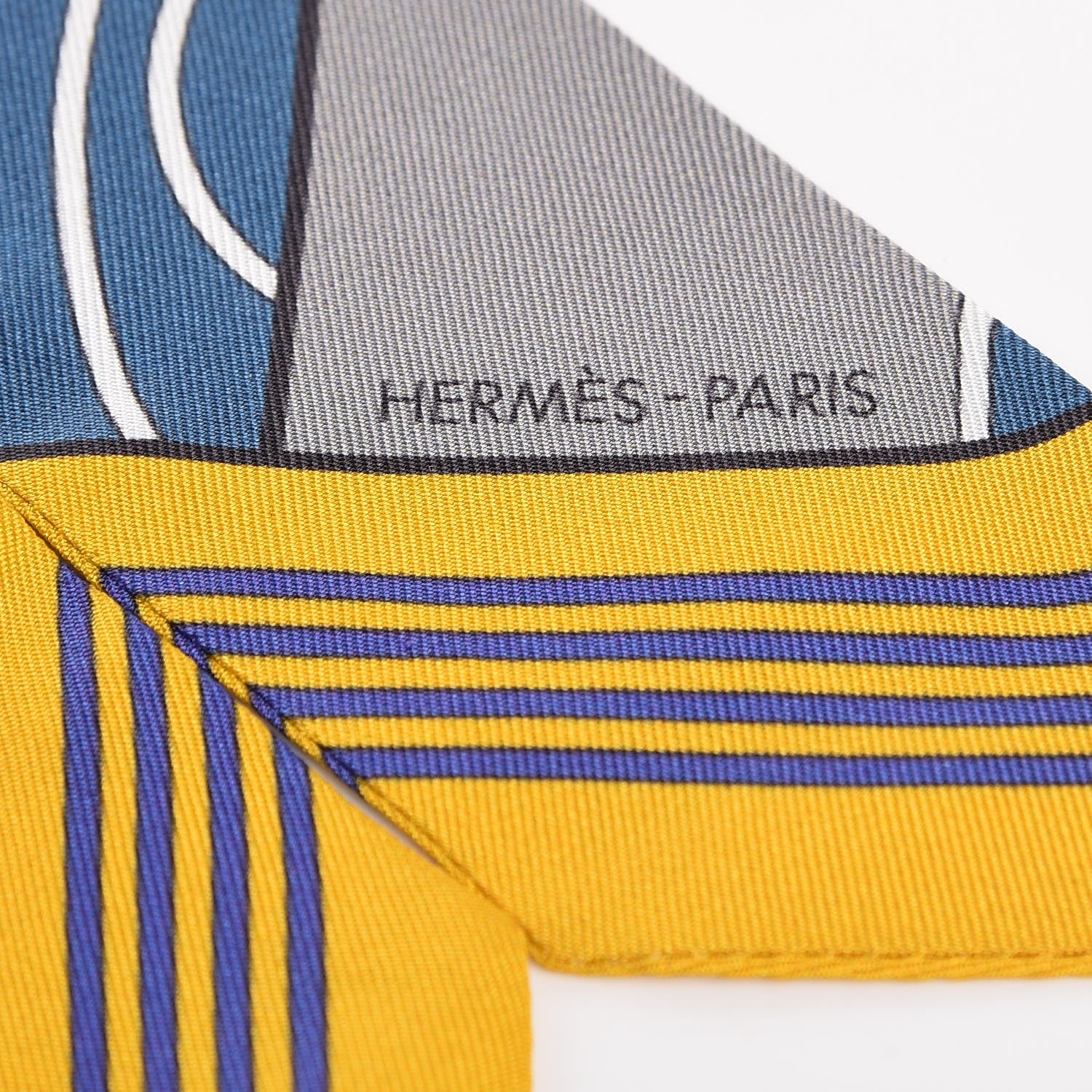 Hermes Silk Sport Twilly Jaune D’Or Bleu Nuit Brun 3 of 7