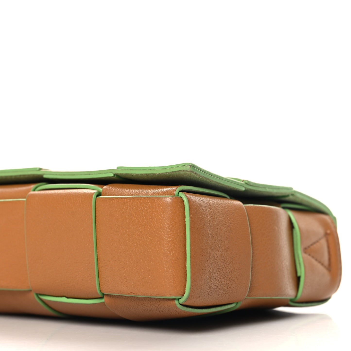 Buffalo Maxi Intrecciato Cassette Bicolor Crossbody Bag Caramel Pistachio