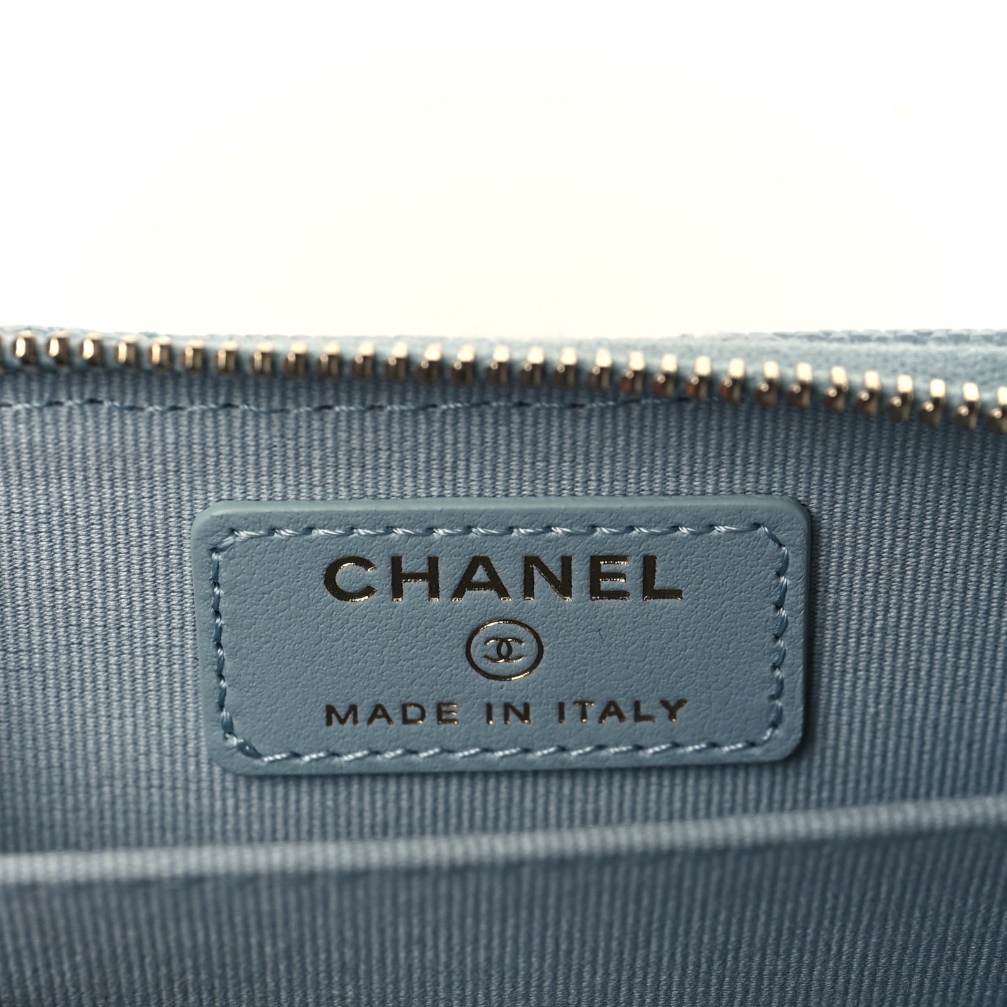 Caviar Quilted Zip Card Holder Light Blue