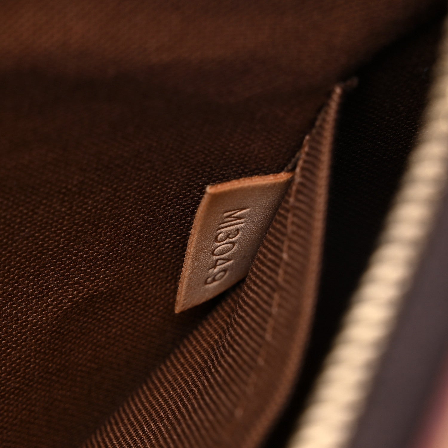 Louis Vuitton Monogram Thames PM 7 of 15