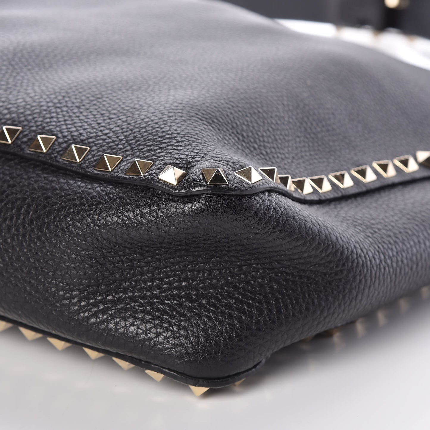 Pebbled Calfskin Large Rockstud Flip-Lock Messenger Bag Black