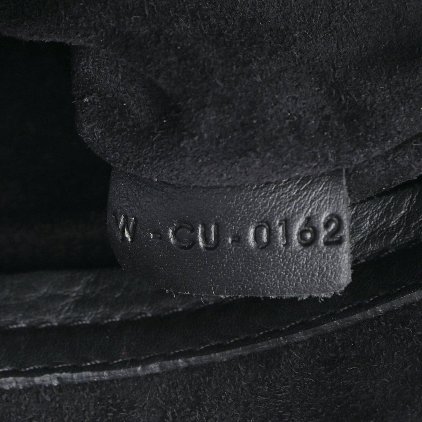 Supple Calfskin Medium Phantom Luggage Black